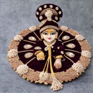 Give your Laddu Gopal a majestic look with this maroon velvet poshak featuring pearl clusters and heavy stone work. Perfect for festive darshan and special pooja. ❤️🙏